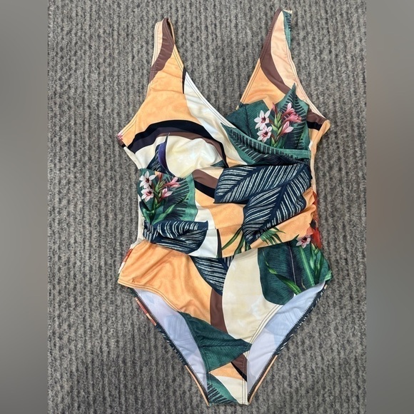 Women’s Floral Print one-piece, NWOT! - Picture 1 of 5